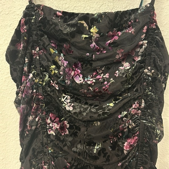 Urban Outfitters Velvet Floral Bodycon Dress size large - Picture 3 of 12